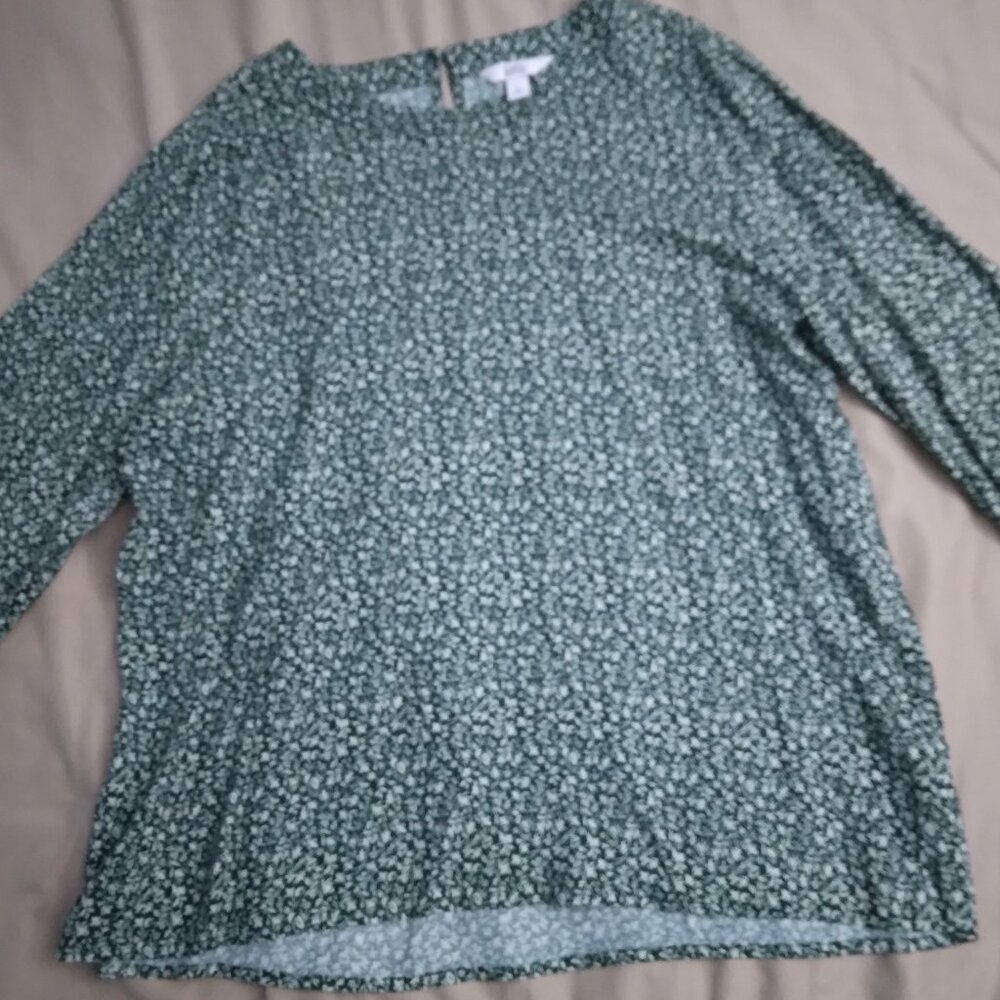 Green with white flower 3/4 sleeve dress shirt